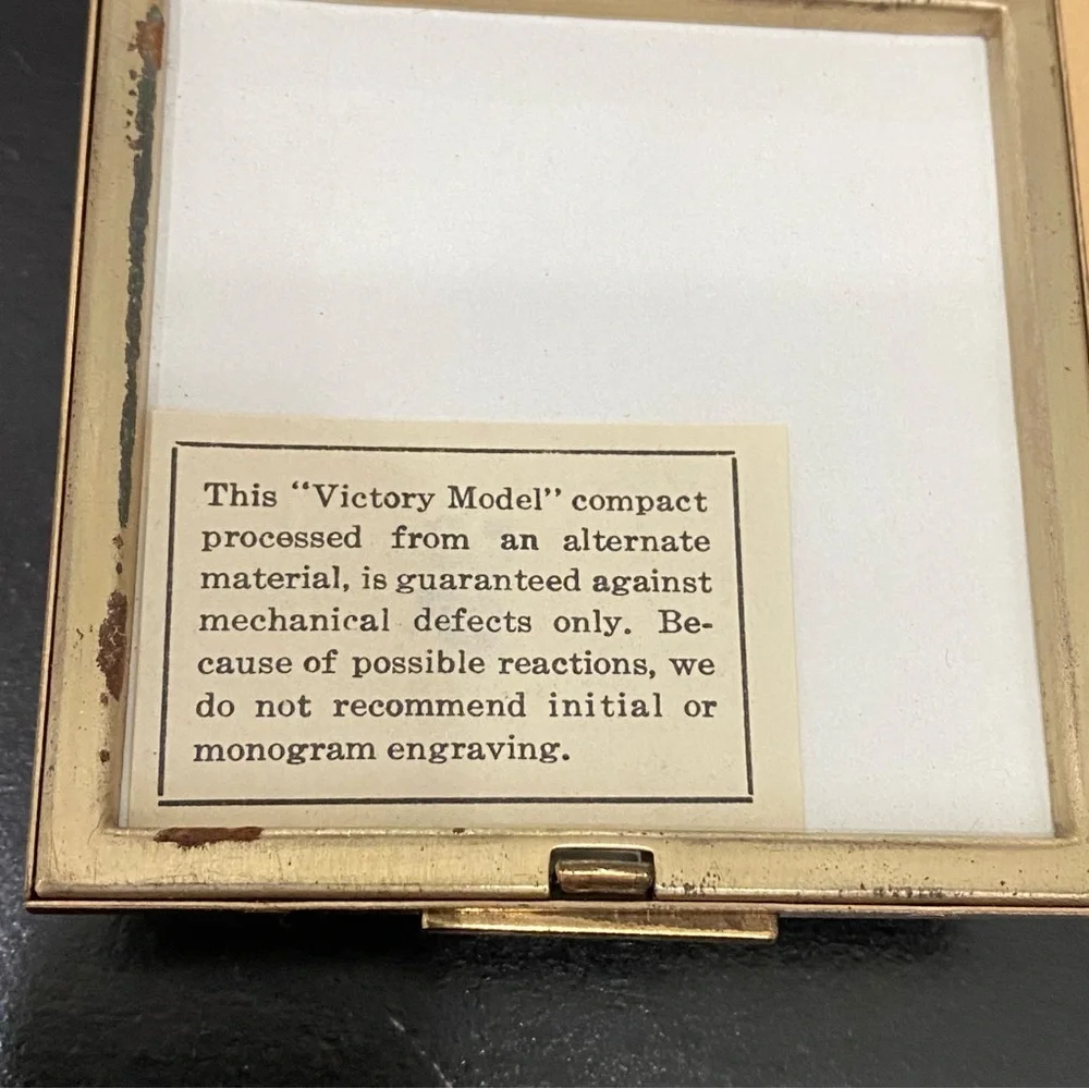 Vintage ELGIN American “Victory Model” Engraved Colored Leaves Compact Mirror
